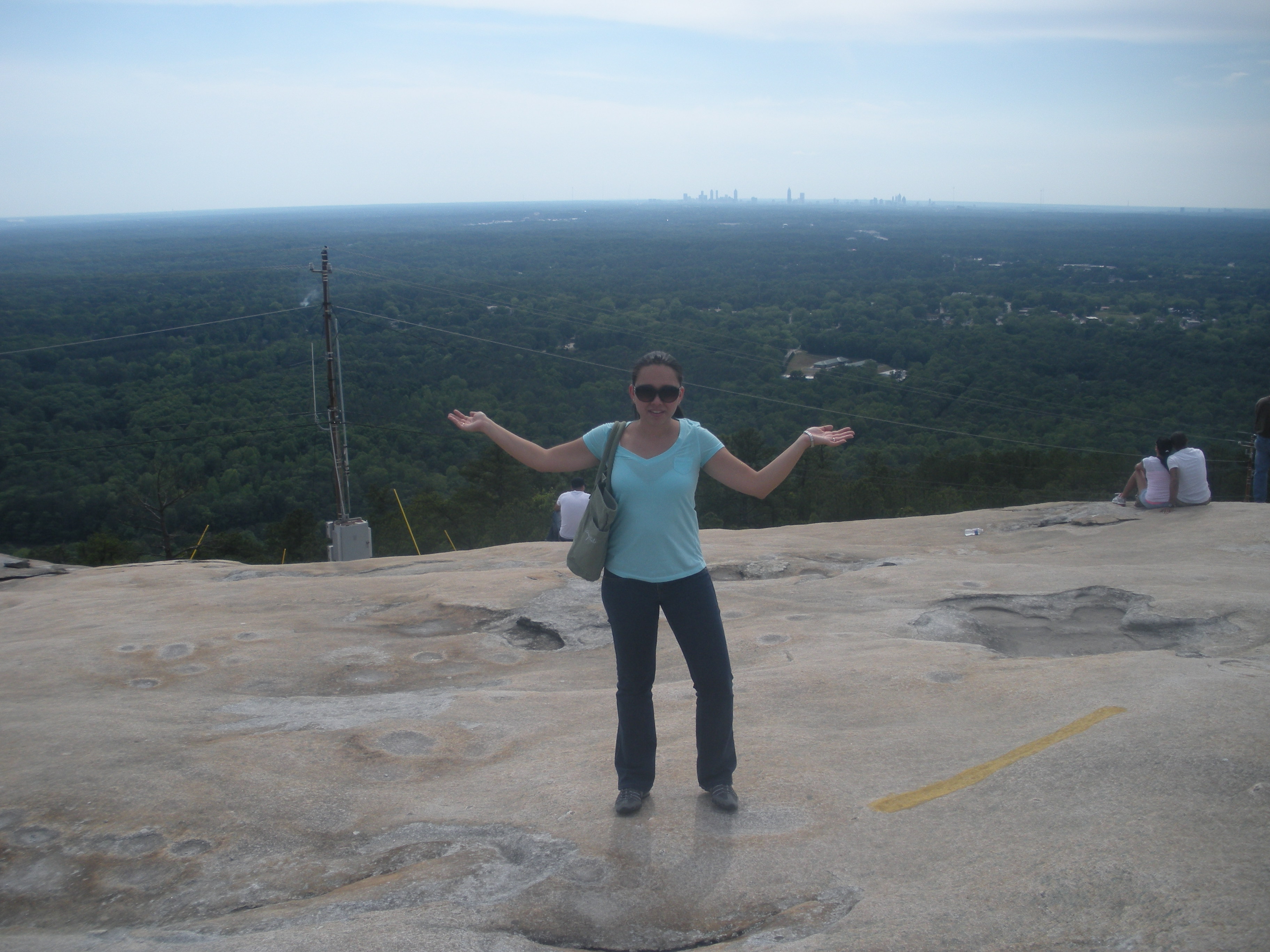 Yo en Stone Mountain, atrás Atlanta City